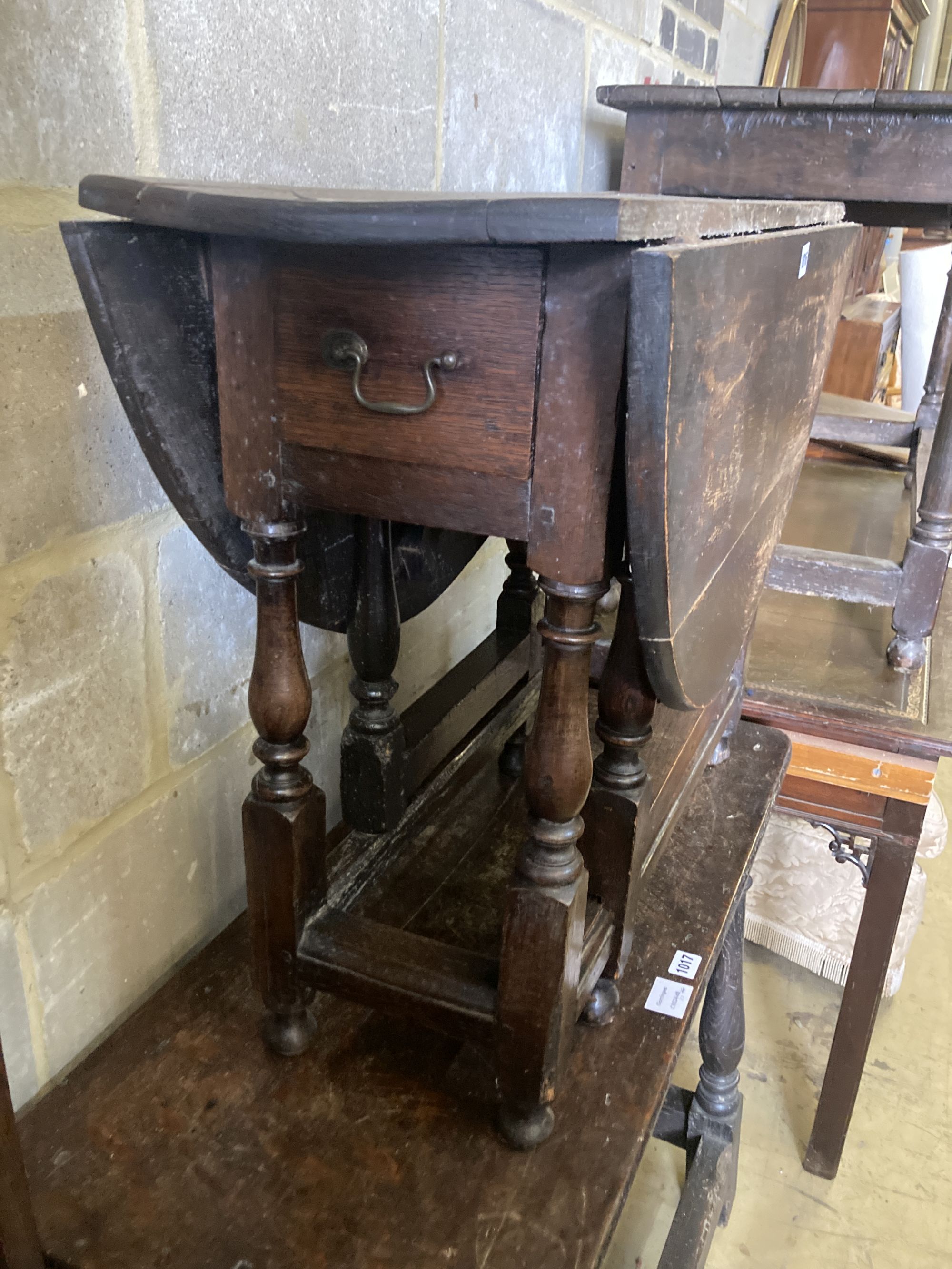 A small 18th century oak oval-topped gateleg table, width 83cm, length 96cm extended, height 62cm